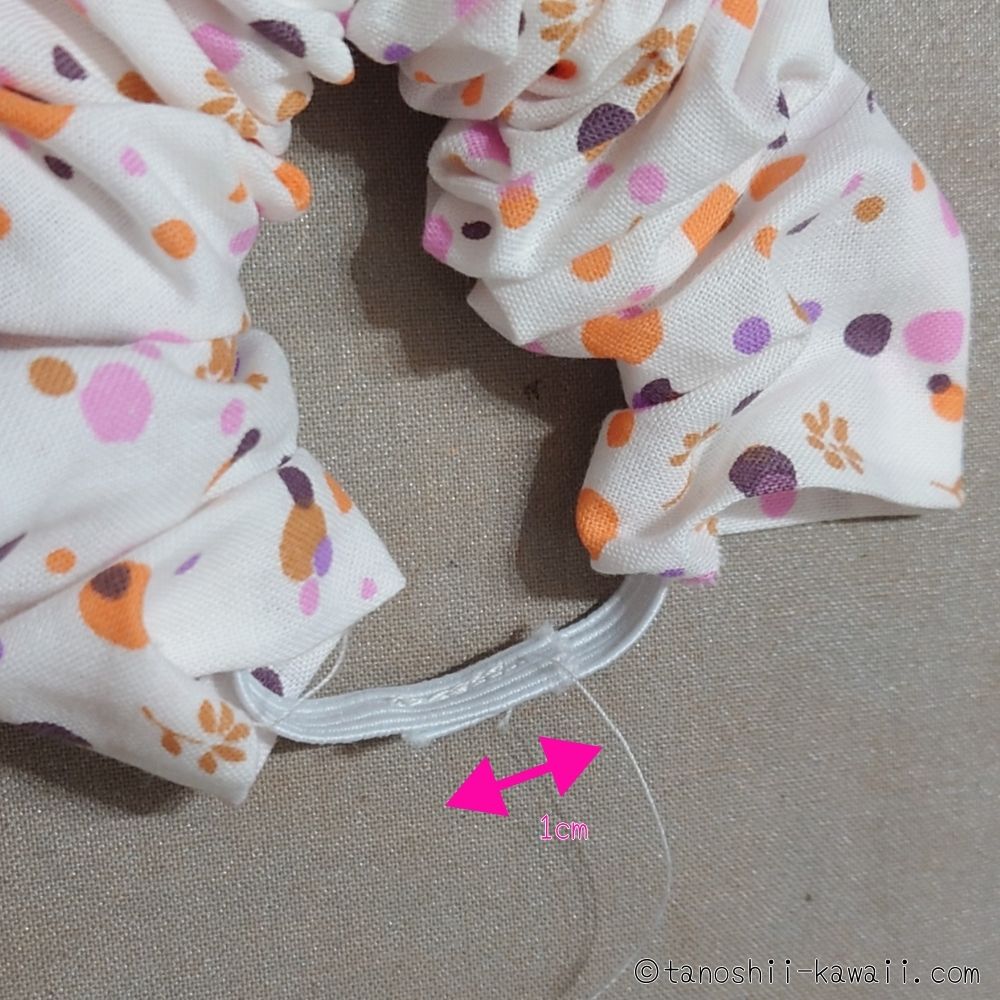 ゴムを重ねて縫う