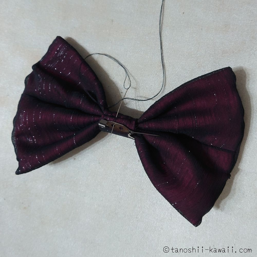 手縫いでブローチピンを付ける