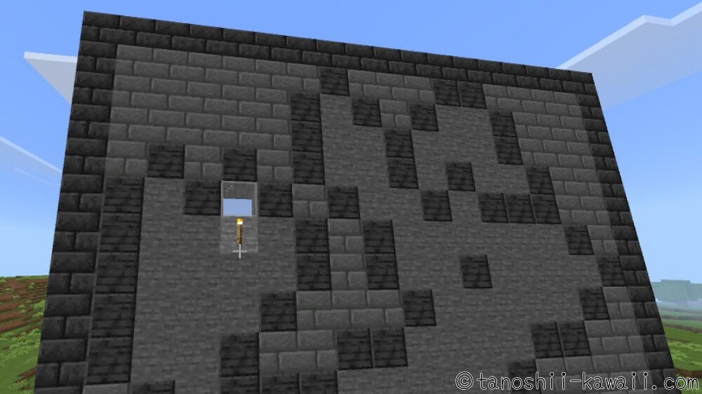 石Ver.の裏のガラスの下にも、たいまつを置く