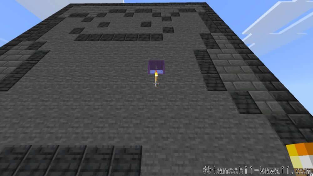 石Ver.の裏のガラスの下にも、たいまつを置く