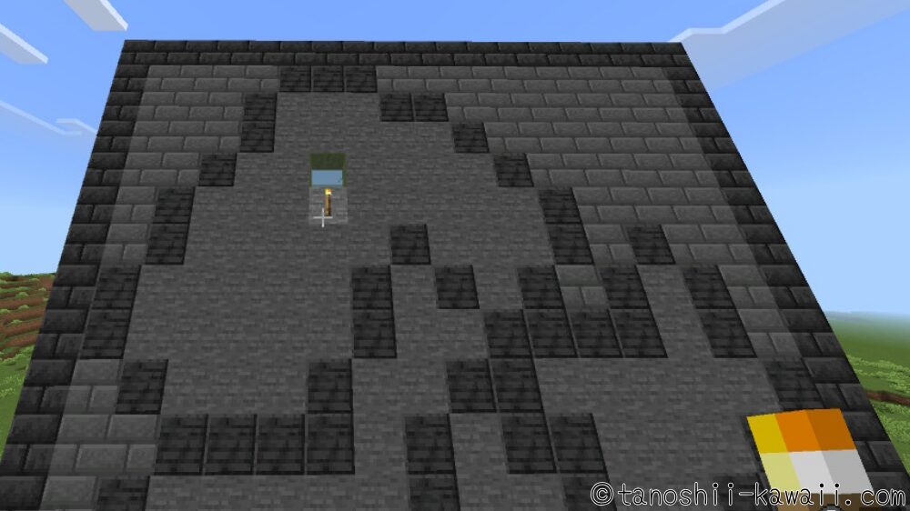 石Ver.の裏のガラスの下にも、たいまつを置く