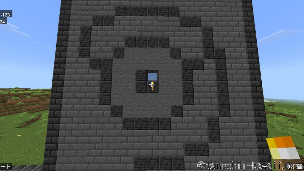 石Ver.の裏のガラスの下にも、たいまつを置く