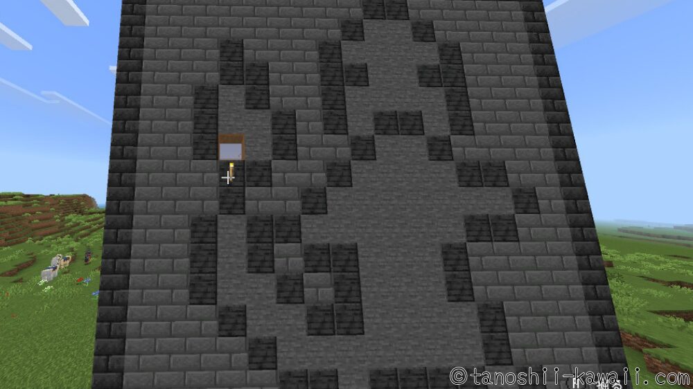 石Ver.の裏のガラスの下にも、たいまつを置く