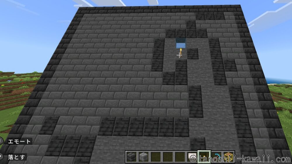 石Ver.の裏のガラスの下にも、たいまつを置く