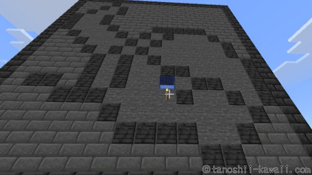 石Ver.の裏のガラスの下にも、たいまつを置く