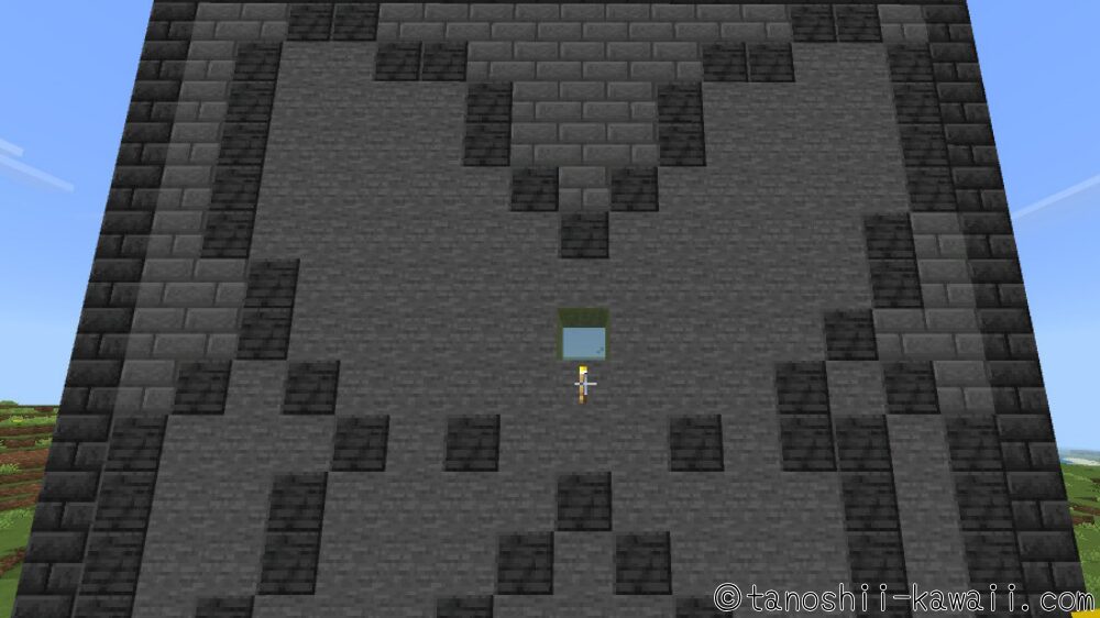 石Ver.の裏のガラスの下にも、たいまつを置く