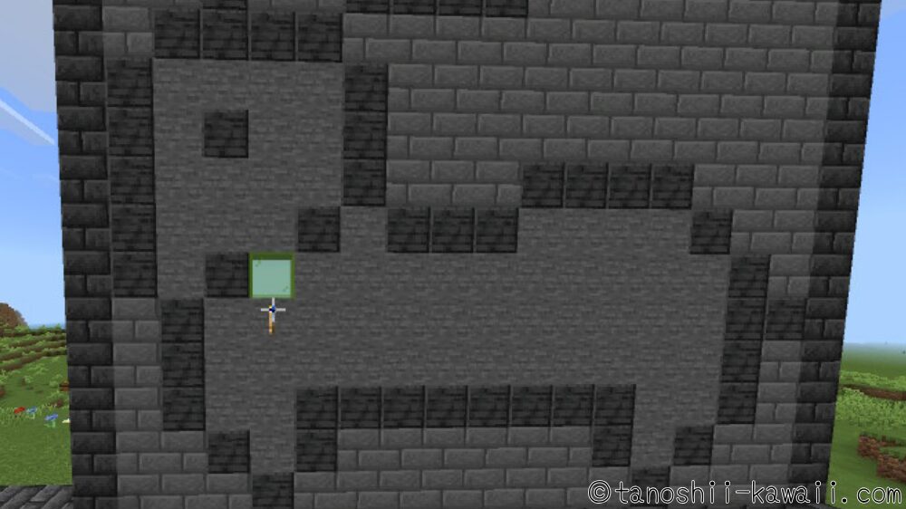 石Ver.の裏のガラスの下にも、たいまつを置く